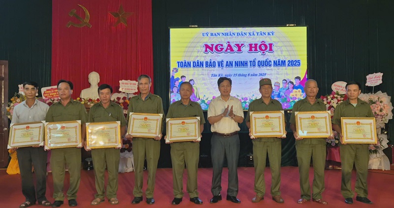 Xã Tân Kỳ: Sôi nổi “Ngày hội toàn dân bảo vệ ANTQ” năm 2025